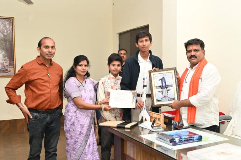  Deputy Chief Minister Shri Vijay Sharma met Abhishek, selected for ISRO’s Yuvika programme, and extended his best wishes.