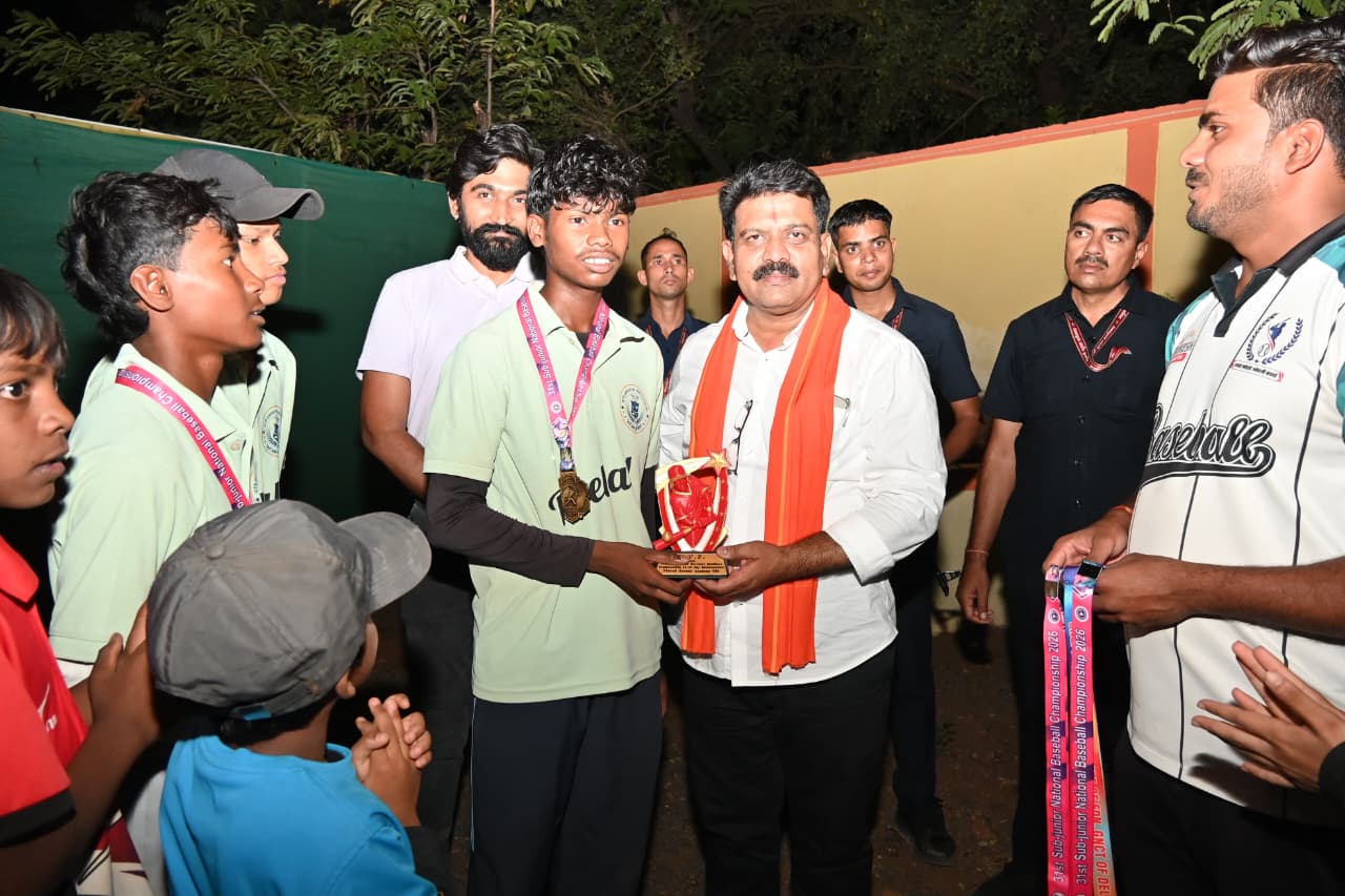 Deputy Chief Minister Vijay Sharma honored national medal winning baseball players.