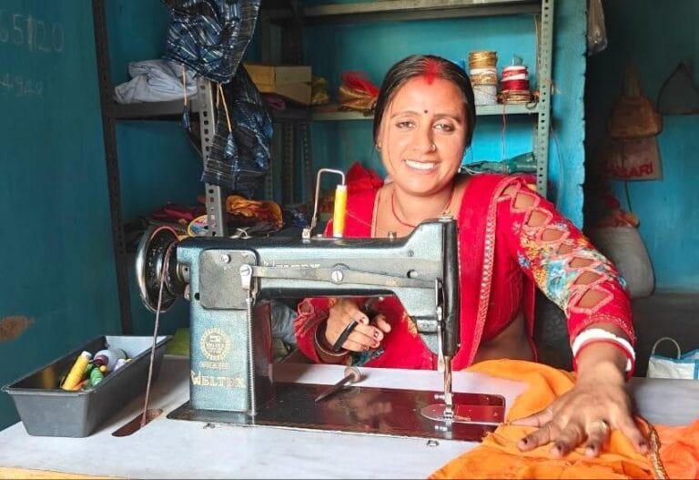 Needle and thread changed destiny: Mrs. Vishakha Mandal became an example of self-reliance