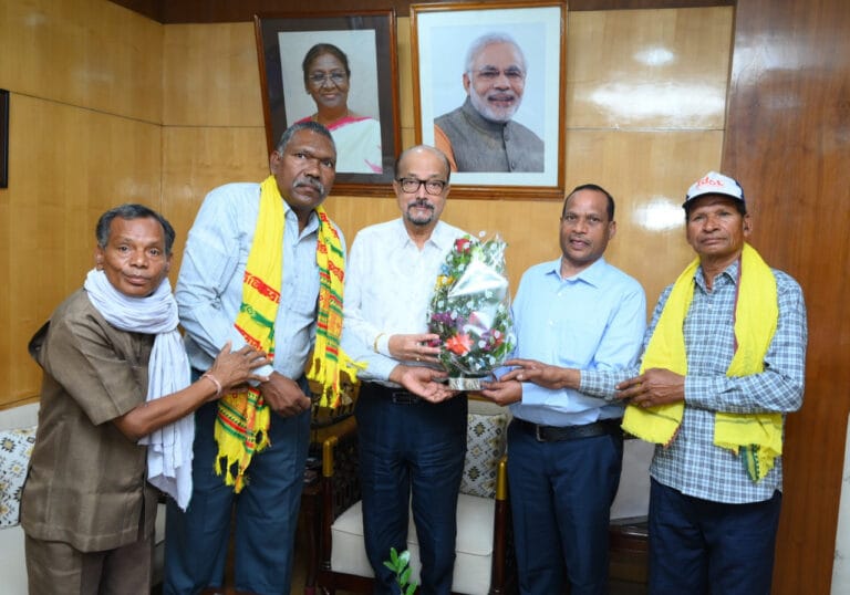 Officials of All India Gondwana Gond Mahasabha paid a courtesy call on Governor Shri Deka