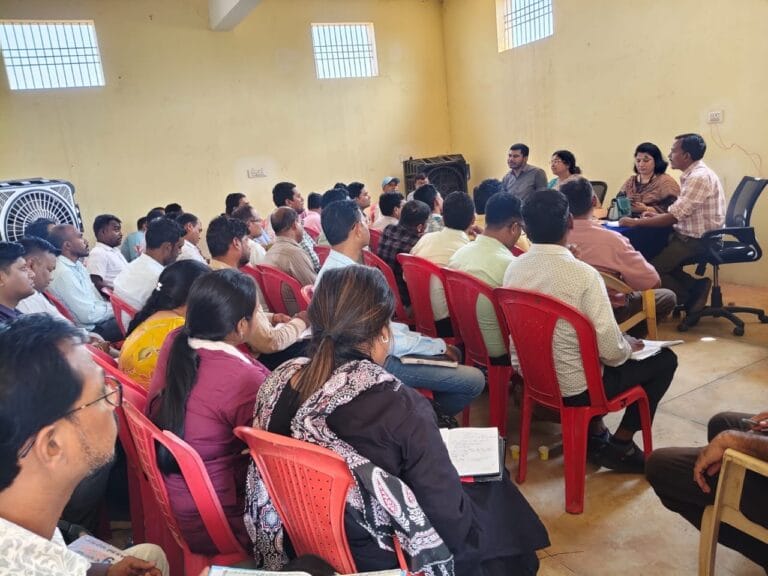 Instructions to provide fertilizers and seeds to farmers on time