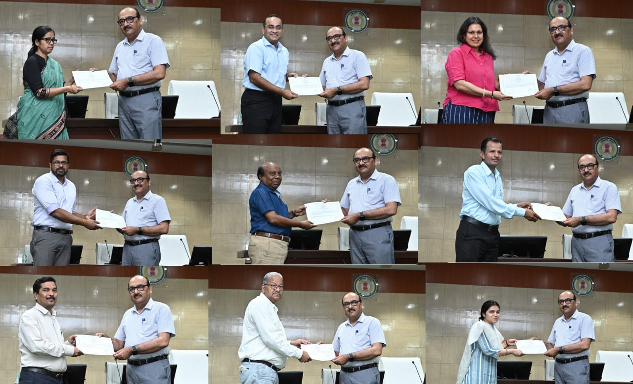 Chief Secretary gave appreciation letters to the officers and employees of the ministry for e-office and punctuality.