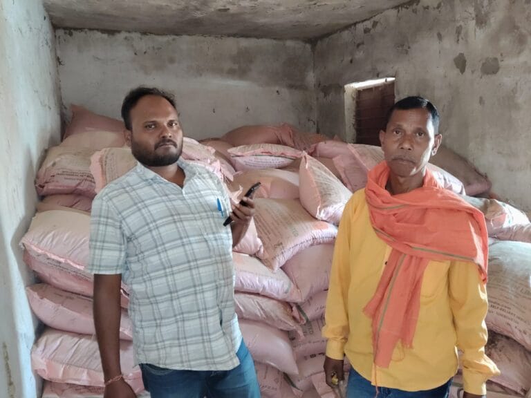 Farmers in Jashpur get adequate availability of fertilizers and seeds, strict monitoring by the administration has prevented black marketing.