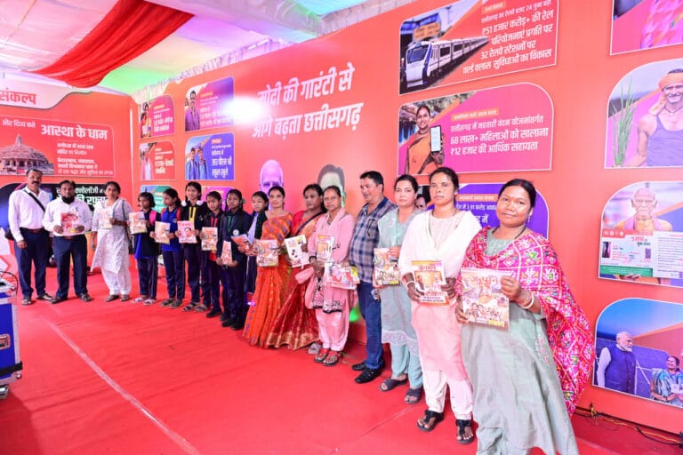 Students and common people showed enthusiastic participation on the second day of the photo exhibition.