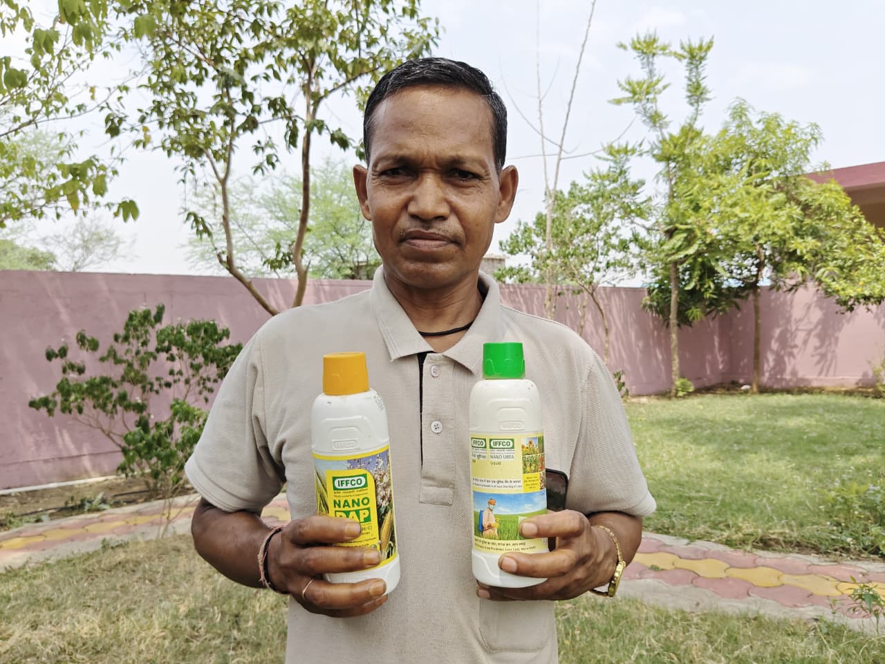  Farmer Hira Singh has given up chemical fertilizers and adopted nano urea and DAP, improving soil health and increasing production.