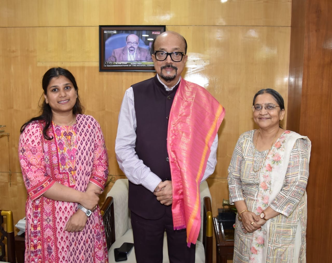  Ms. Jain, Standing Council of Chhattisgarh in the Supreme Court, paid a courtesy call on Governor Mr. Deka.