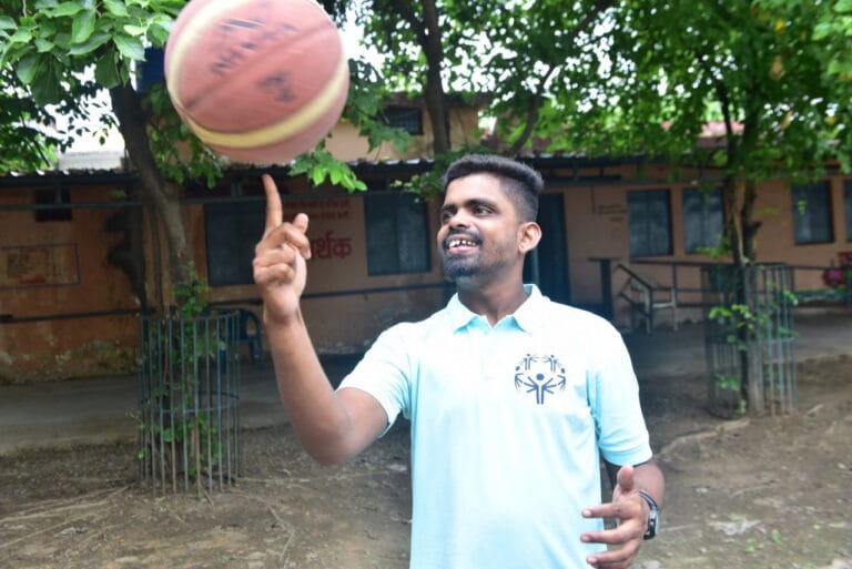  Satyanshu Deep, a special student from Dhamtari, has been selected in the Indian football team and will represent the country in Sweden.