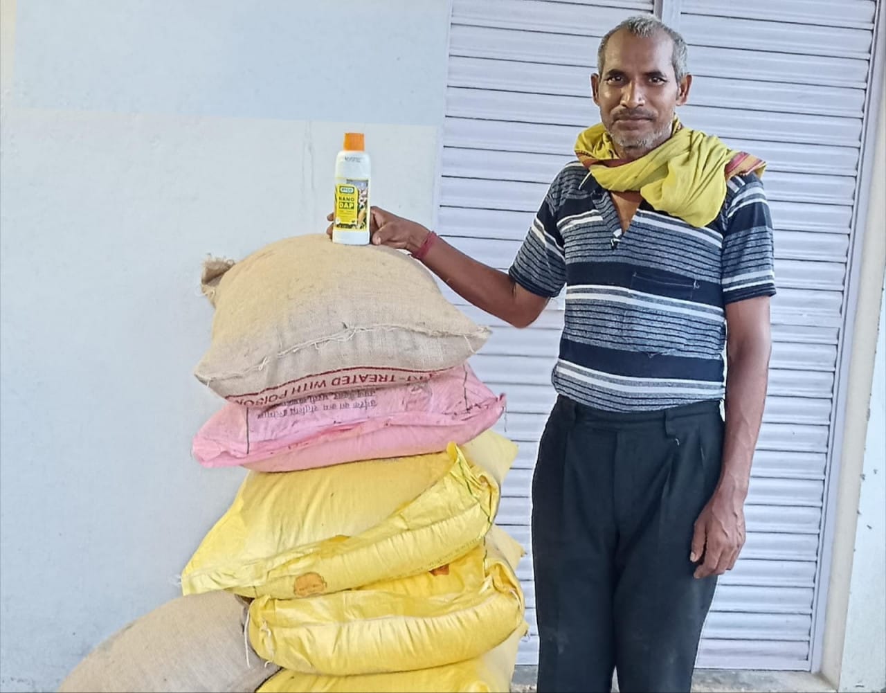  Marginal farmer Narendra Singh received fertilizers and seeds on time, boosting farming.