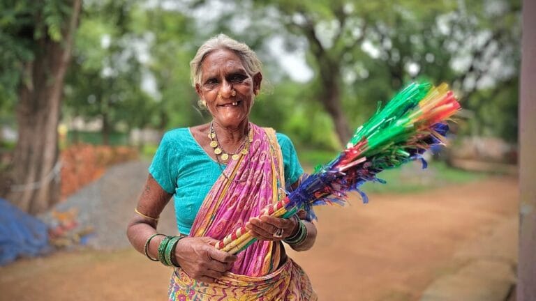  The financial support received through the Mahatari Vandan Yojana is giving new strength to the traditions of Bastar and the self-reliance of women.