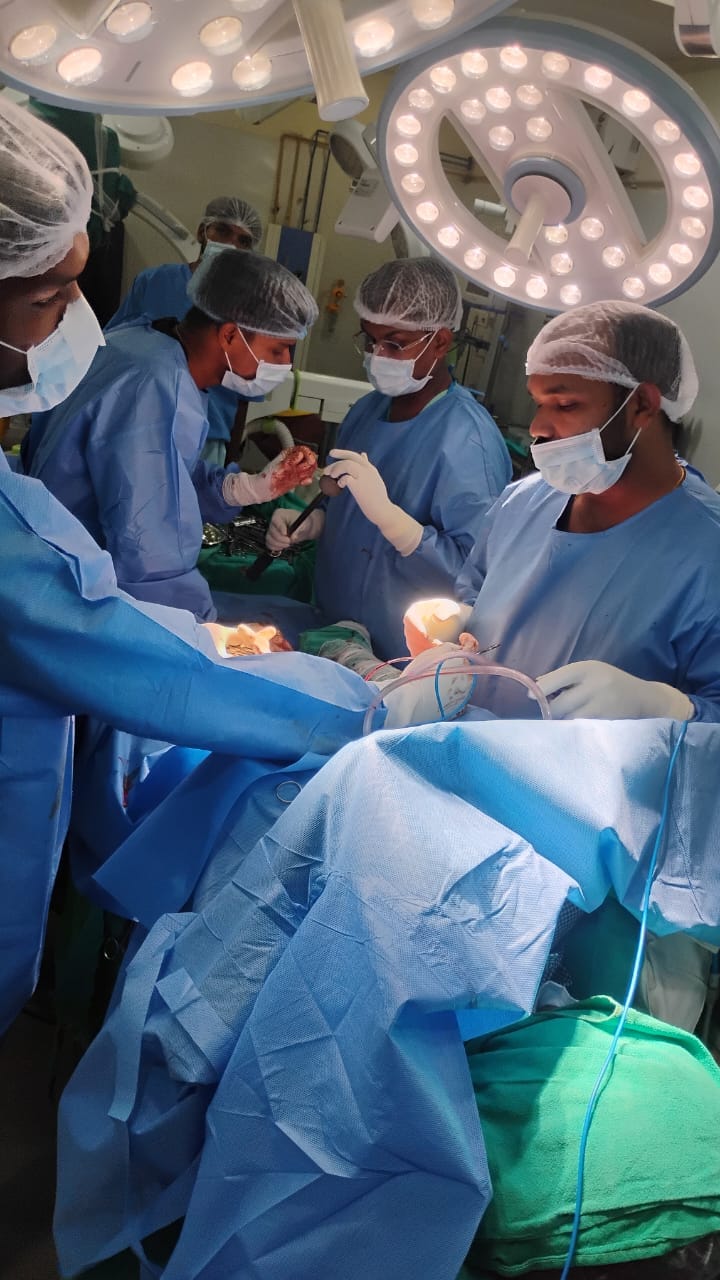 A major achievement in the state’s healthcare sector: The capacity for complex operations has been increased in district hospitals.