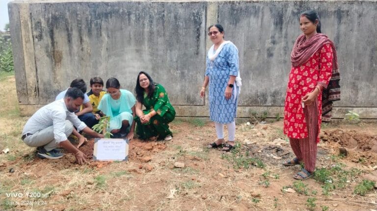 Moringa plantation public movement started in Kondagaon