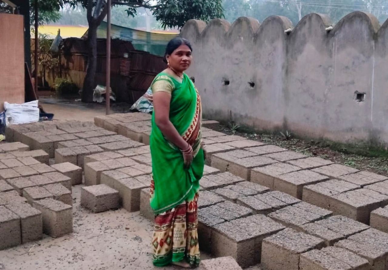 Cement and brick business empowers Bastar women: Sumni Kashyap becomes a role model