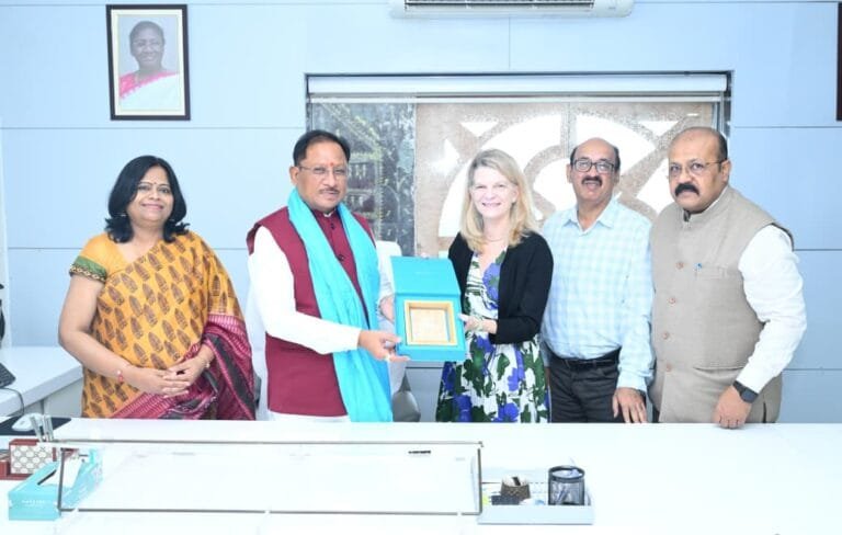  Initiative of Chief Minister Shri Vishnu Dev Sai: A coordinated strategy will be made for healthy mothers, healthy children and malnutrition-free Chhattisgarh.
