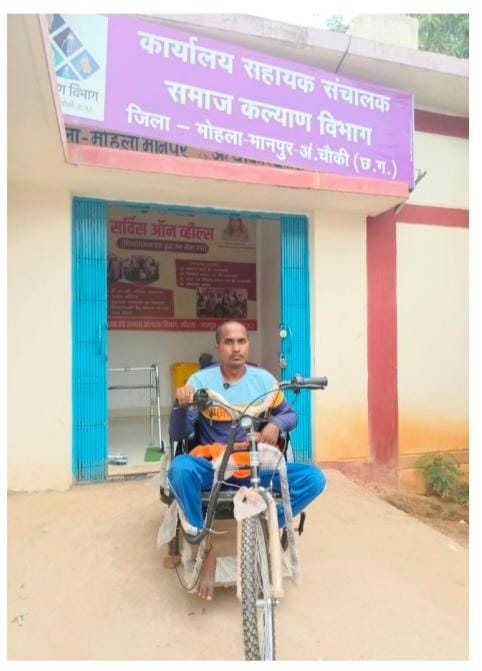 Battery-operated tricycle transforms lives: Mohla beneficiary Mr. Narmesh becomes an example of self-reliance