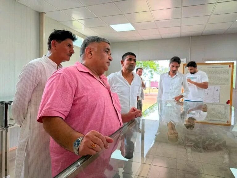 Tourism and Culture Minister Shri Rajesh Agrawal got acquainted with the historical heritage of Rakhigarhi.