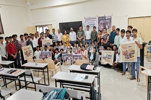 Under the campaign ‘Nashe Se Dastri Hai Mazhoori 2.0’ in Agricultural College Balaghat