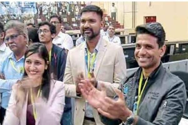 Dr. Balaghat scientist in Vikram-1 mission of ISRO. Saurabh convinced why contribution