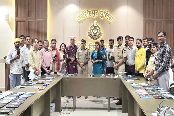 Madhya Pradesh Police has returned 2,095 lost and stolen mobile phones to their rightful owners