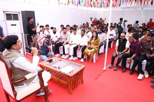 Chief Minister Dr. Yadav had an intimate and motivational interaction with social media influencers in Indore