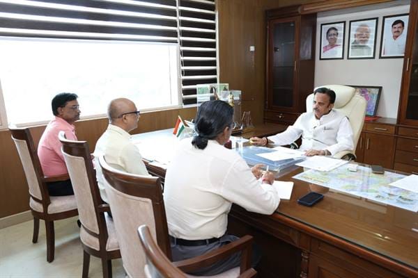 Make necessary arrangements to extend Sushen Yojana to all Community Health Centres: Deputy Chief Minister Shri Shukla