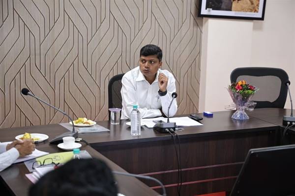 The students of Polytechnic College should be given a tour of the construction works related to Simhastha-2028