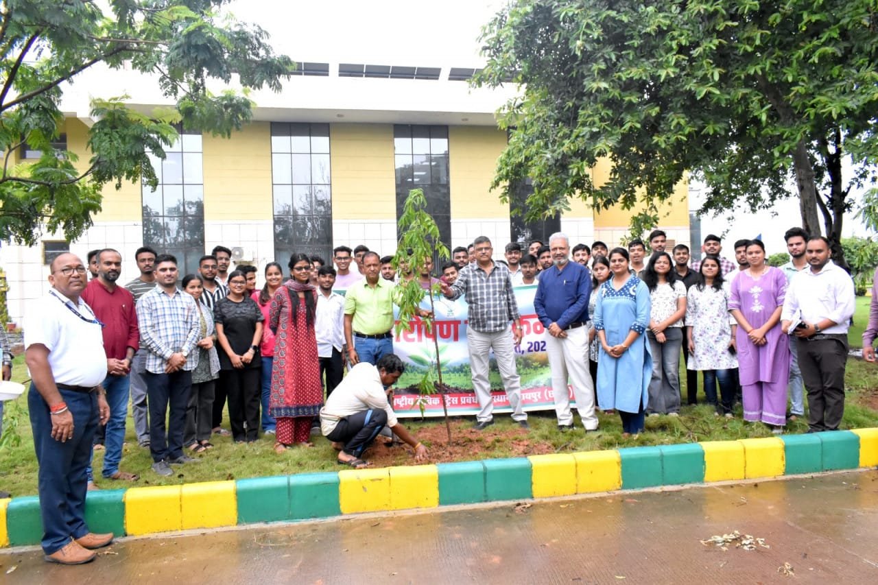 ‘Drug Free Youth for Developed India Sankalp Abhiyan’ started with the pledge of greenery.