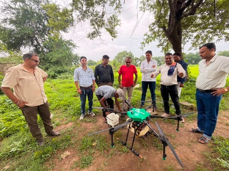  ‘Using technology in farming: Farmers saved time and labor on 40 hectares by spraying weedicide with drones.’