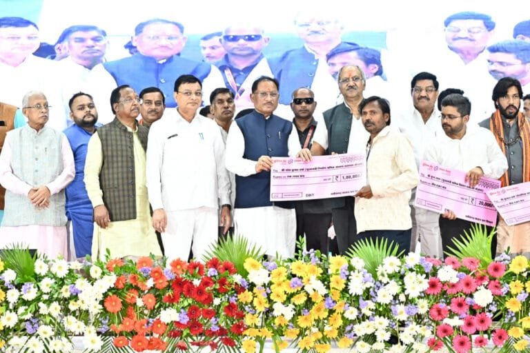 Achievements of two and a half years – Chhattisgarh’s new identity in the field of labour welfare
