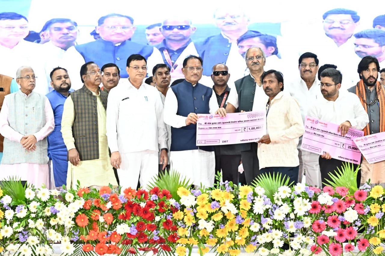 Achievements of two and a half years – Chhattisgarh’s new identity in the field of labour welfare