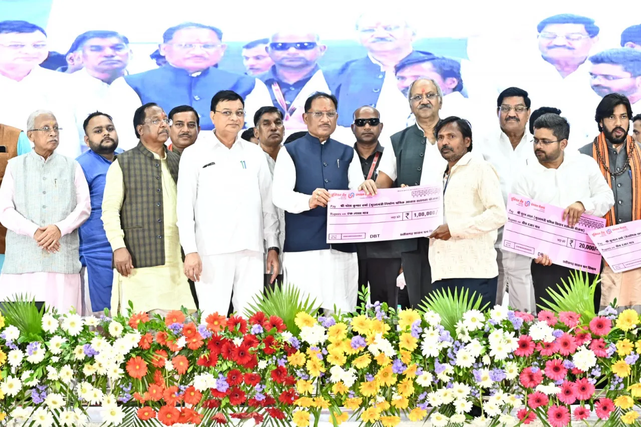 Achievements of two and a half years – Chhattisgarh’s new identity in the field of labour welfare