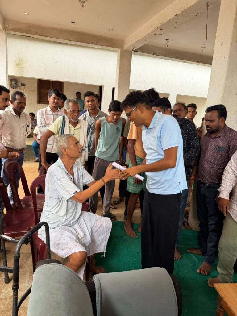  Finance Minister Shri OP Choudhary organised a public meeting in Aamapali and listened to the problems of the villagers.
