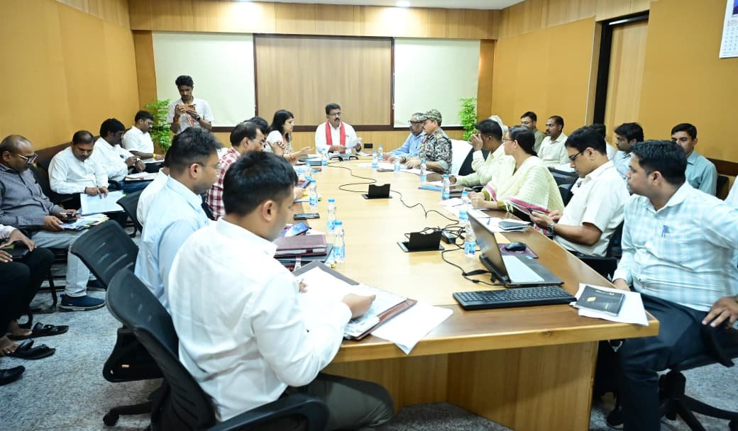 Chief Minister Shri Vijay Sharma reviewed the schemes being run for rehabilitation and Naxal affected families.