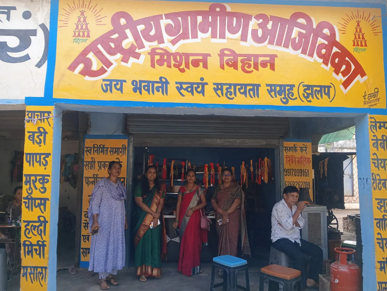 CEO Ms. Anupama Anand inspected the livelihood activities of PM Surya Ghar Yojana and Bihan group in Jhalap.