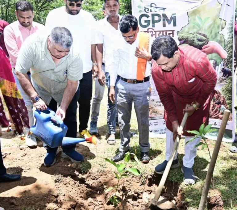 Minister in charge Shri Rajesh Agrawal planted saplings, pledged for green GPM on Hareli