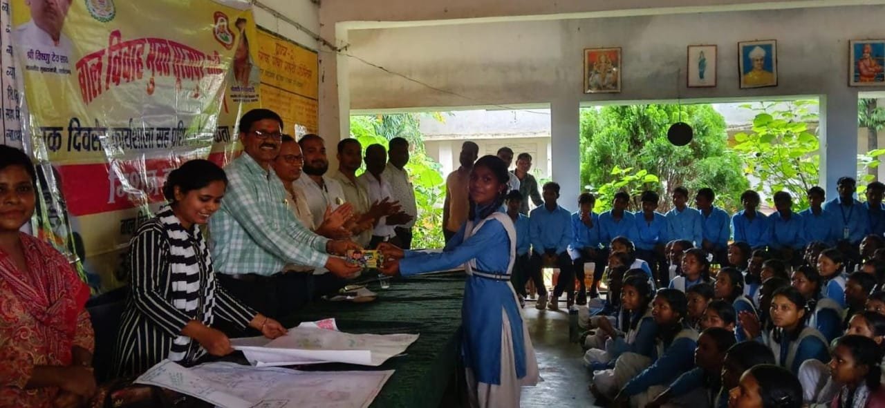 To make Chhattisgarh child marriage free, girl students were made aware about safety and rights.