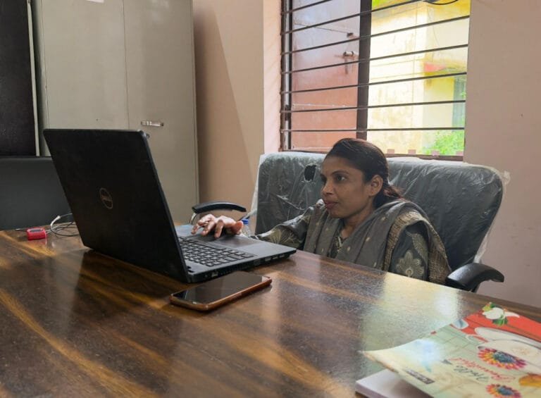 Lalita Baghel became a medium of convenience for the villagers by becoming a bank friend.