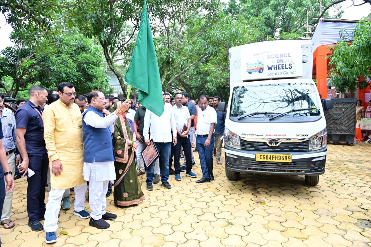  Chief Minister flags off ‘Science on Wheels’; mobile science lab to reach schools