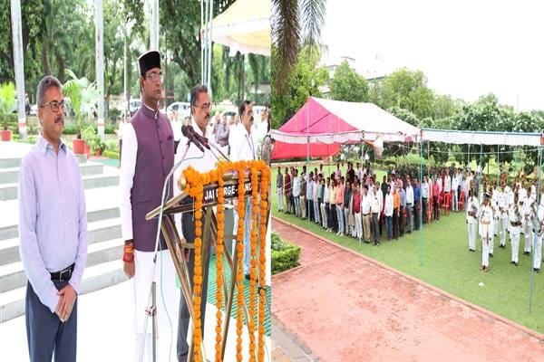 Collective singing of Rashtra-Geet and Rashtra-Gan ka Huaya in Mantralaya