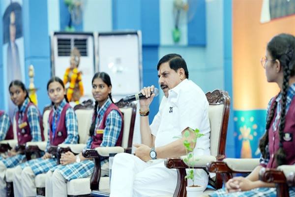 The future of India is visible on the face of the students: Chief Minister Dr. Yadav