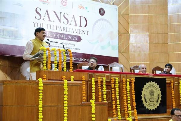 Youth, become doctor-engineers and strengthen democracy by joining politics: Chief Minister Dr. Yadav