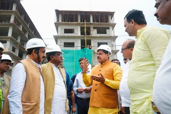 Employment should be made available to local farmers and villagers on priority in the industries involved in the industrial sector: Chief Minister Dr. Yadav
