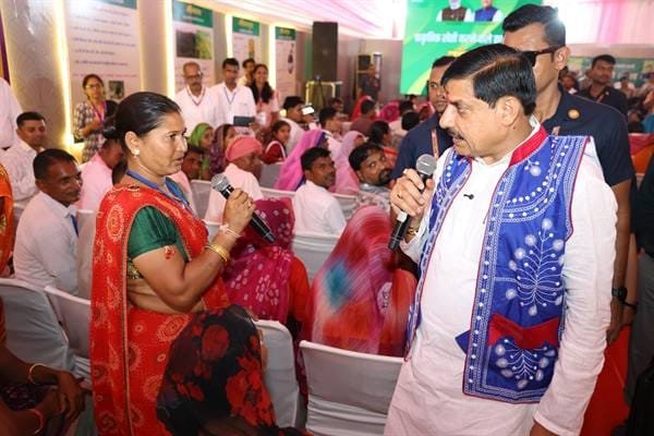Chief Minister Dr. Yadav interacted with up-and-coming agricultural friends doing natural farming