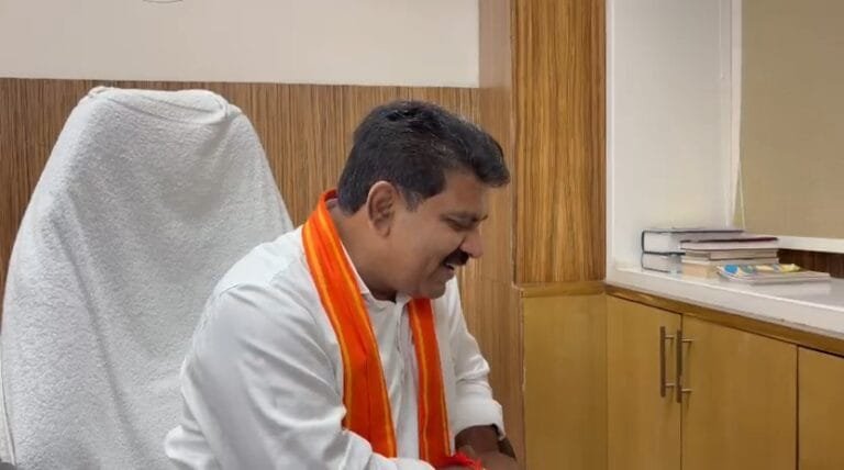 Deputy Chief Minister Shri Vijay Sharma called and congratulated and wished Himanshu, the first student of the district to take admission in Kawardha Medical College.
