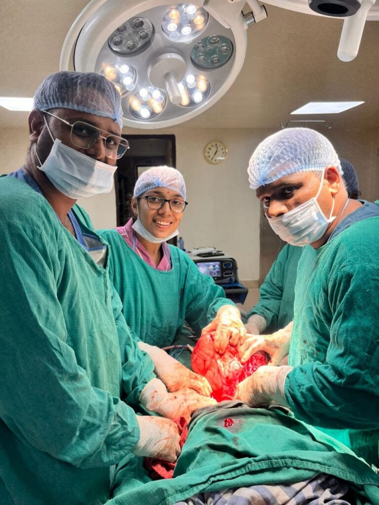 Achievement of the doctors of Raigarh Medical College: A giant tumor weighing 8 kg was removed from the stomach of a woman.