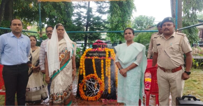 Emotional tribute to the brave forest martyrs in Bastar on National Forest Martyrs Day