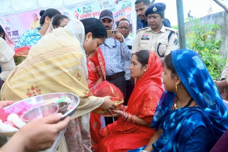 Minister Smt. Laxmi Rajwade inspected Anganwadi centres, took stock of children’s learning activities and nutrition arrangements.