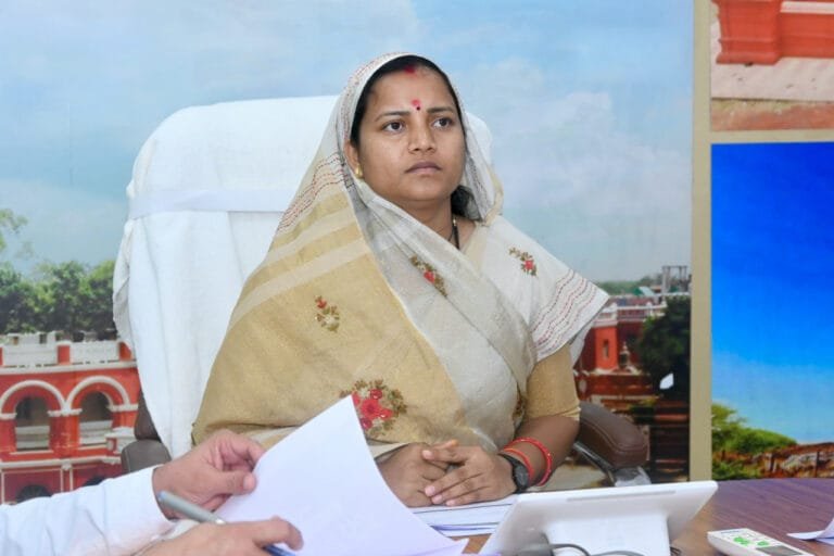 Minister Smt. Laxmi Rajwade reviewed the activities of Seva Sankalp Abhiyan and National Nutrition Month.