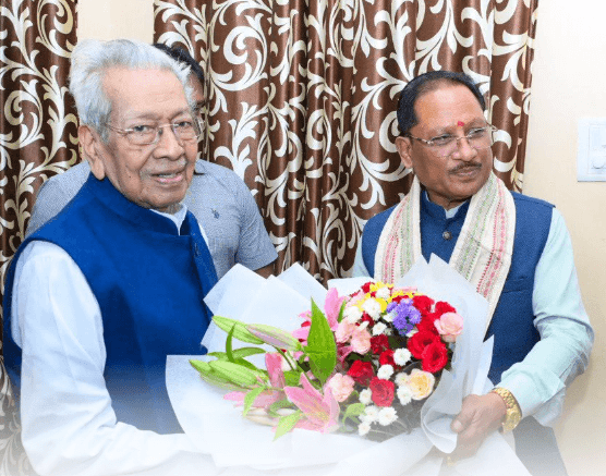 Chief Minister Shri Vishnu Dev Sai paid a courtesy call on former Governor of Chhattisgarh Shri Vishwabhushan Harichandan