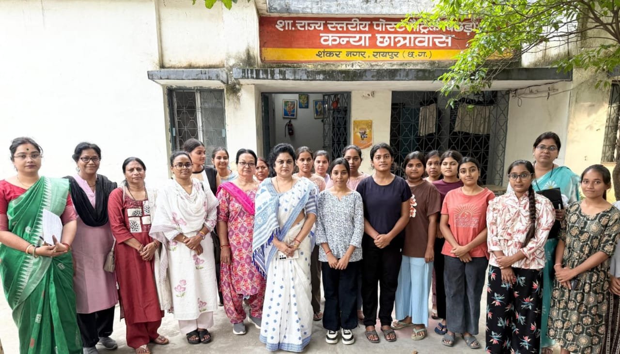 State Women Commission Chairperson Dr. Mamta Sahu conducted a surprise inspection of the girls’ hostel.