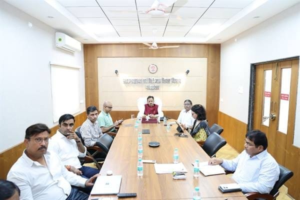 Cover the entire area with health services, ensure 100% vaccination and timely registration of pregnant women and ANC check-up: Deputy Chief Minister Shri Shukla